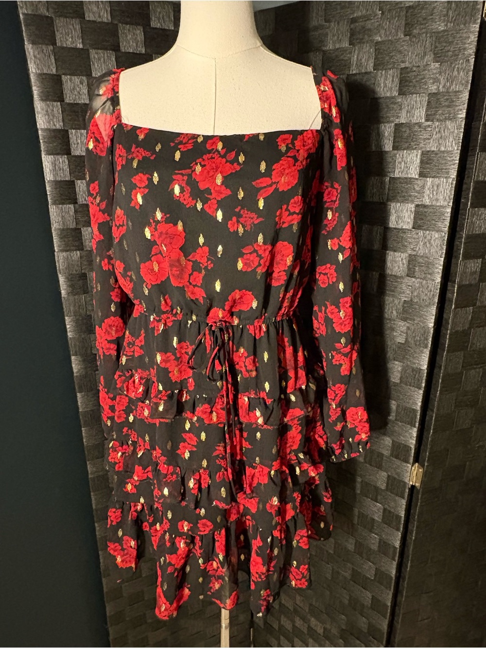 City Studio Black Red Floral Tiered Mini Dress Gold Fleck Ruffle Tie Waist